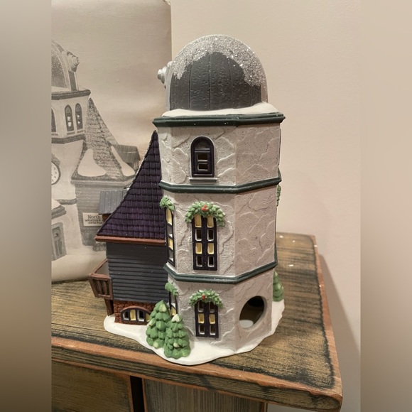 Dept 56 North Pole series weather and time observatory - Picture 3 of 5
